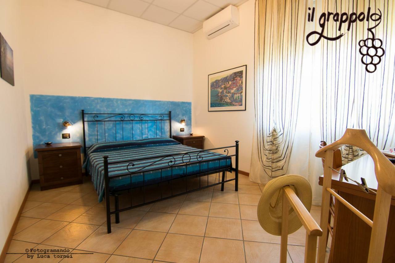 B&B Il Grappolo Foresteria Lombarda Sirmione Exterior photo